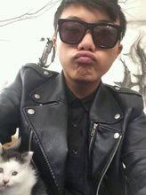 潮人王栩生活照。