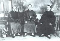 侯一塵、張壽臣、常連安合影