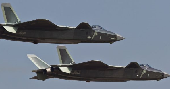 官泄！殲20不僅正式列裝部隊，而且裝備“中國心”！