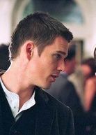 Costa演員 伊桑·霍克伊桑飾演安吉利娜的男朋友，他在尋找系列謀殺案兇手中自己成了新的目標。