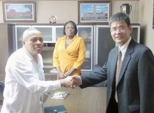 楊優明大使會見特多首都西班牙港市市長