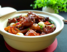 特色煲仔雞 特色煲仔雞