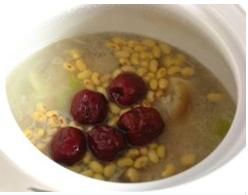 大棗黃豆豬蹄湯