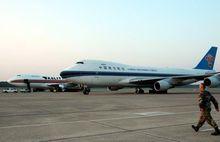 停靠在機場的中國南方航空公司貨運飛機