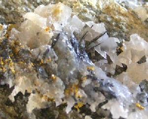 斜方鈦鈾礦 斜方鈦鈾礦