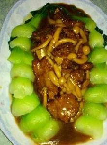 白玉菇煨子排 白玉菇煨子排