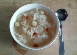蓮子花生銀耳羹