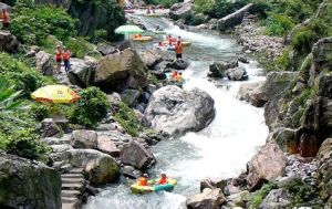 英西峰林暗河漂流 英西峰林暗河漂流