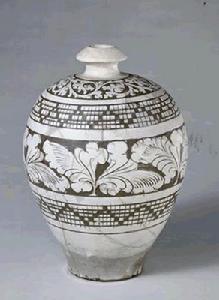 當陽峪窯白釉剔花瓶 當陽峪窯白釉剔花瓶