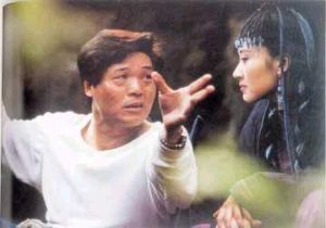 元彬在為《笑傲江湖》做動作導演時，為飾演任盈盈的許晴現身說法。