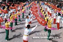 圖2 甘泉蓮花燈表演