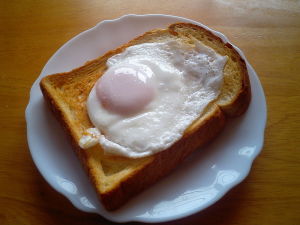 西式早餐最簡單的菜色就是土司加蛋