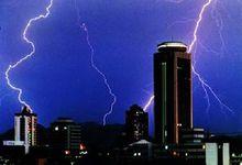 《春雷》(獲第15屆全國攝影藝術展銅獎)