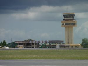 利伯維爾萊昂姆巴機場 利伯維爾萊昂姆巴機場