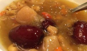 紅棗薏米銀耳雪梨蓮子湯 紅棗薏米銀耳雪梨蓮子湯