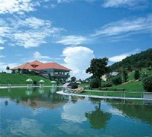 泮坑村[廣東省江門市鶴山市共和鎮泮坑村]