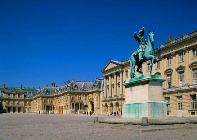 凡爾賽宮中的路易十四雕像