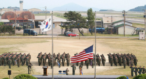 群山空軍基地里的美國空軍士兵