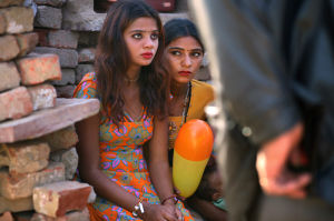 印度傳統少女拍賣初夜當成人禮
