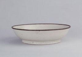 宋定窯白釉印花菊鳳紋盤 宋定窯白釉印花菊鳳紋盤