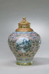 清乾隆粉彩開光四季山水蓋罐 清乾隆粉彩開光四季山水蓋罐