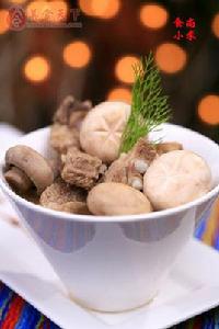 白蘑菇排骨湯 白蘑菇排骨湯