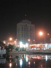 夜色下的廣播電視台大樓