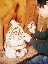 金木雕大師正在創作