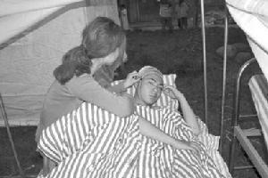 女友照顧呂才文