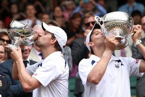 布萊恩兄弟男雙奪冠吻獎盃