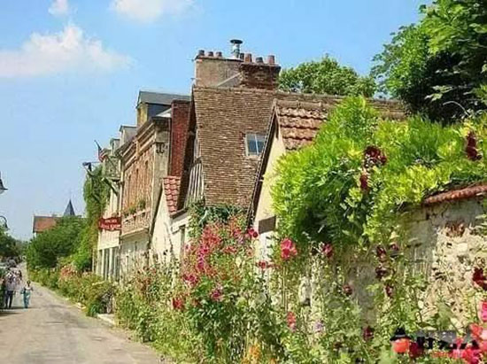 選一個鮮花寵幸的小鎮,和你安靜終老餘生。