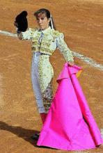 英姿颯爽的女鬥牛士