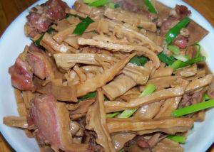 燜筍乾臘鴨 燜筍乾臘鴨