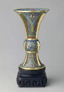 掐絲琺瑯蕉葉紋出戟花觚 掐絲琺瑯蕉葉紋出戟花觚