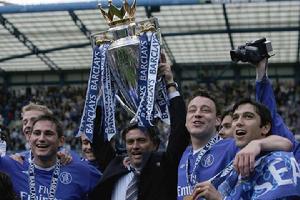 顛覆秩序：2005年，穆里尼奧捧起英超獎盃