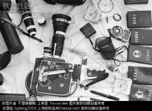被繳獲的攝影機、測光表、膠捲、鏡頭應是我們三名記者的的攝影器材。