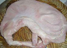 豬肚切成片待用