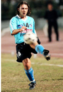 奧利弗·卡恩夫佐拉 奧利弗·卡恩夫佐拉