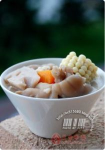 薏仁蓮藕煲豬腳