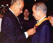 時任印尼外長為唐裕頒發印尼普拉塔瑪勳章