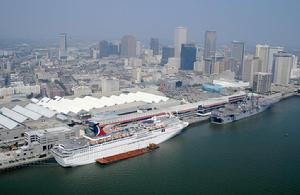 硫磺島號在密西西比河港