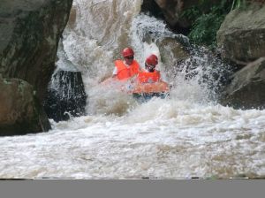 重慶巴南佛影峽漂流