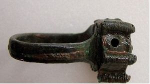 中世紀青銅毒戒