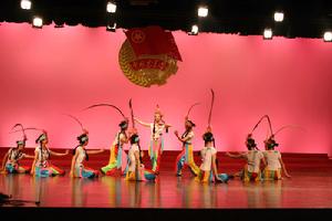 （圖）江中藝術團舞蹈隊表演