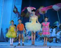 亞運閉幕式演唱《月光光》