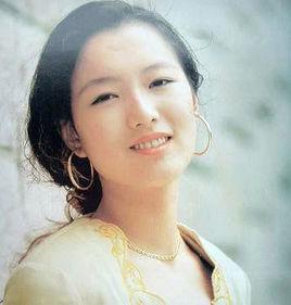 出界[鄭秀文演唱的歌曲]