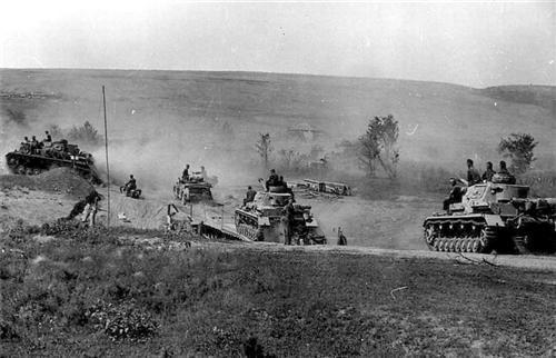 這種情況下德國和美國單挑,德國想贏主要靠3點,其一是美國內亂