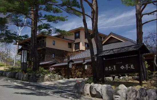 在日本流傳著一句民謠,草津的溫泉,除了相思病什麼都能治