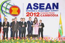 鍾潔希2012年東協商務和投資峰會掀起騷動