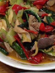 萵筍炒雞雜 萵筍炒雞雜